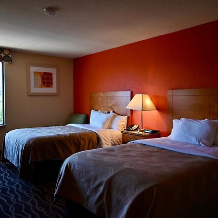 Quality Inn & Suites I-35 Near Frost Bank Center San Antonio Buitenkant foto