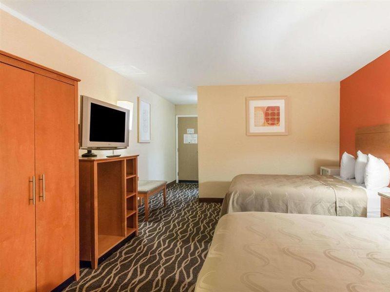 Quality Inn & Suites I-35 Near Frost Bank Center San Antonio Buitenkant foto