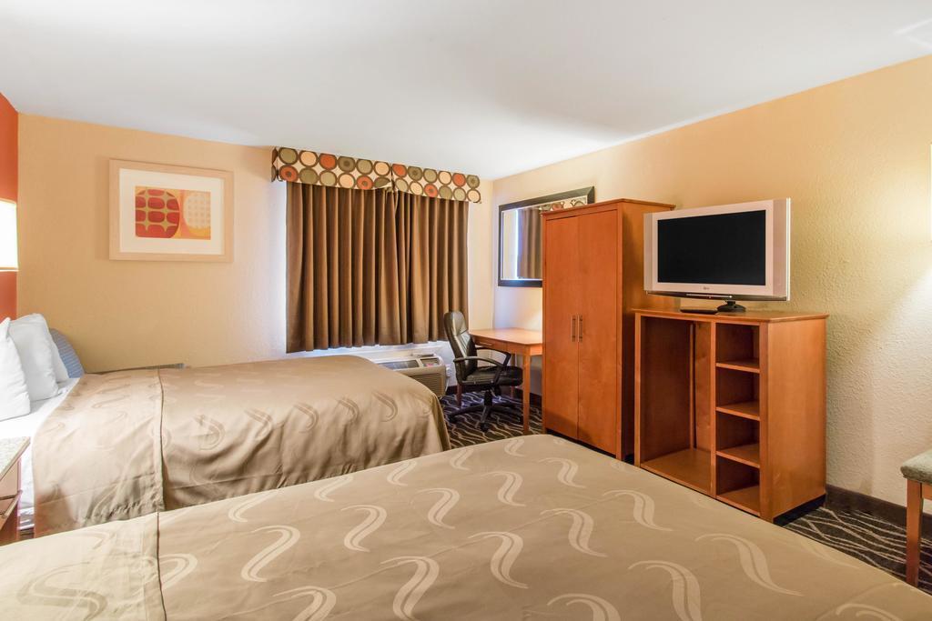 Quality Inn & Suites I-35 Near Frost Bank Center San Antonio Buitenkant foto