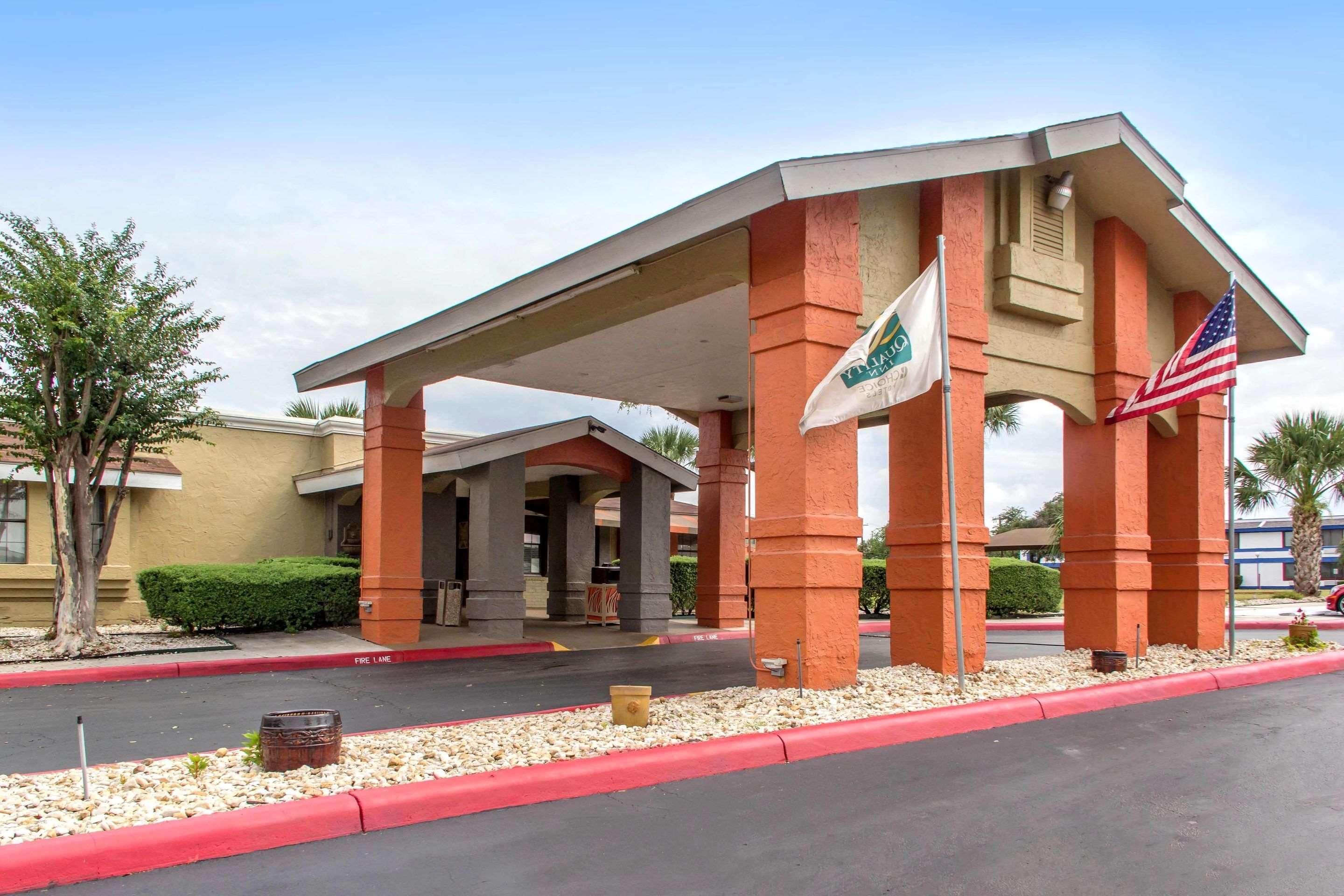 Quality Inn & Suites I-35 Near Frost Bank Center San Antonio Buitenkant foto