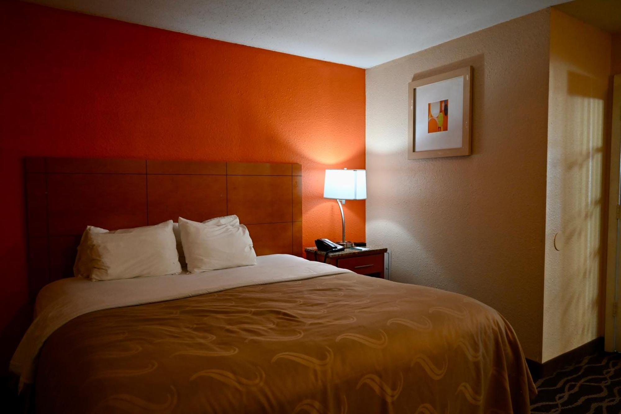 Quality Inn & Suites I-35 Near Frost Bank Center San Antonio Buitenkant foto