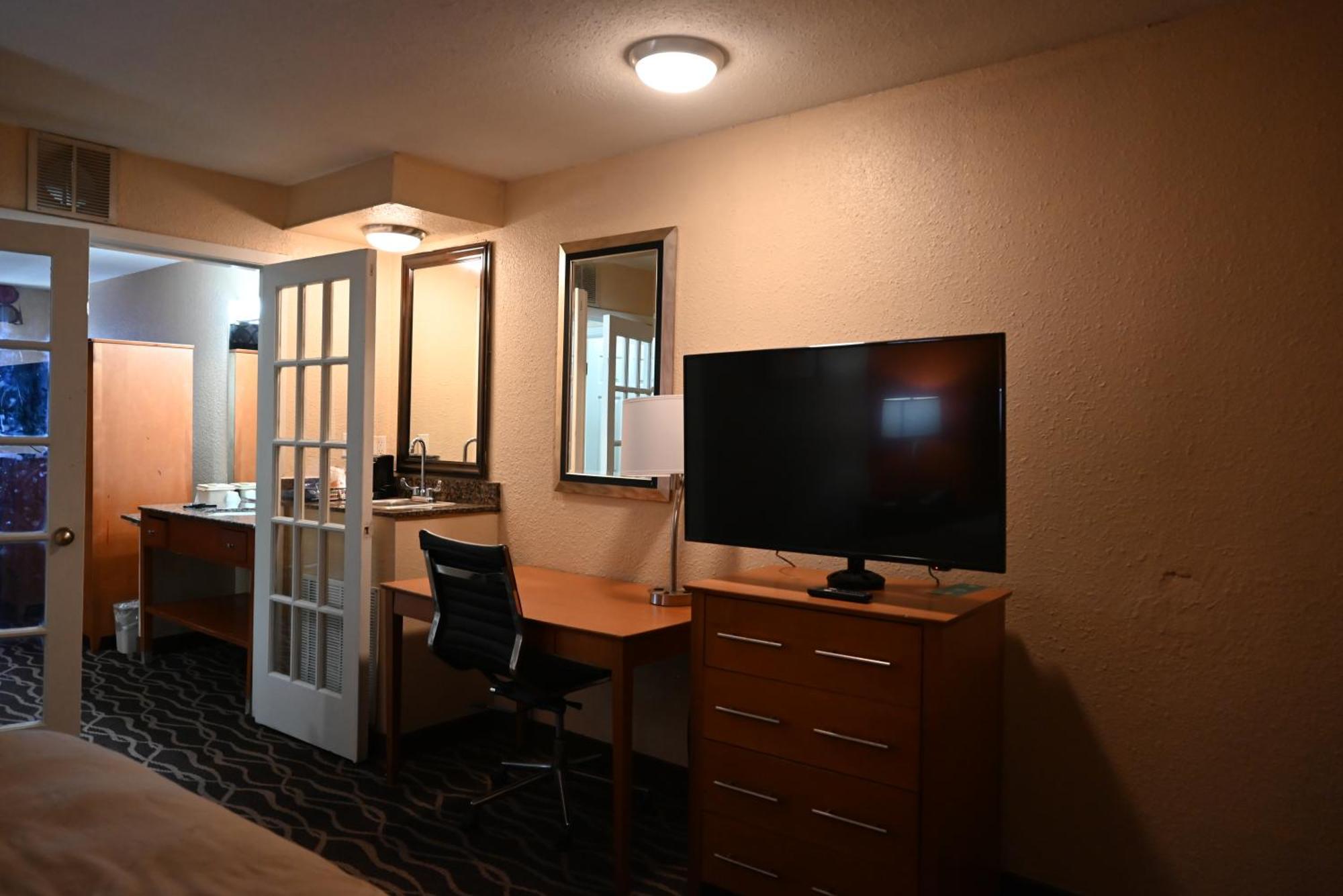 Quality Inn & Suites I-35 Near Frost Bank Center San Antonio Buitenkant foto