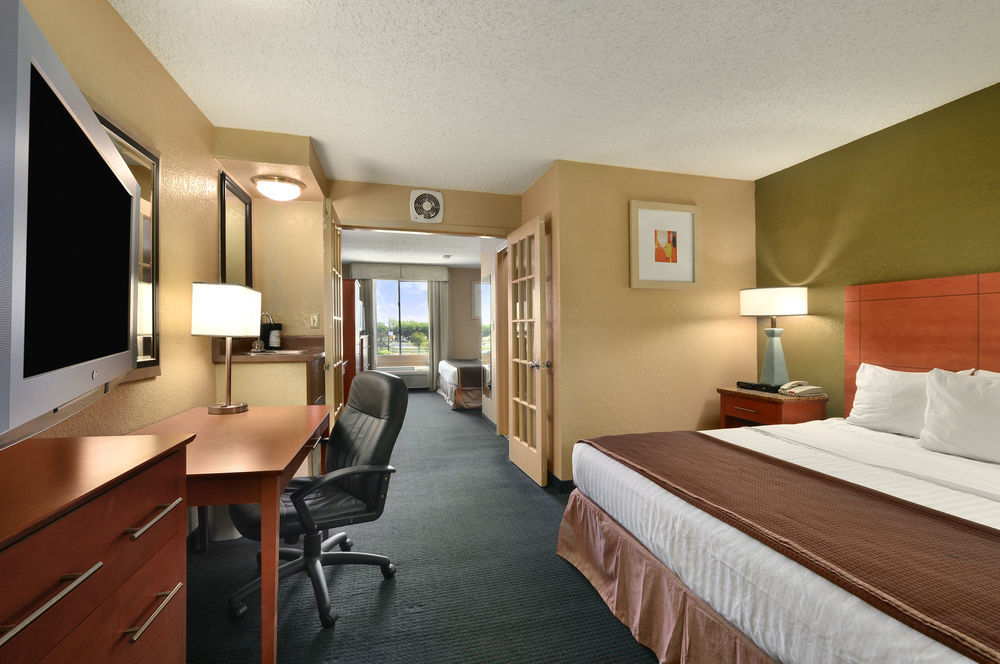 Quality Inn & Suites I-35 Near Frost Bank Center San Antonio Buitenkant foto