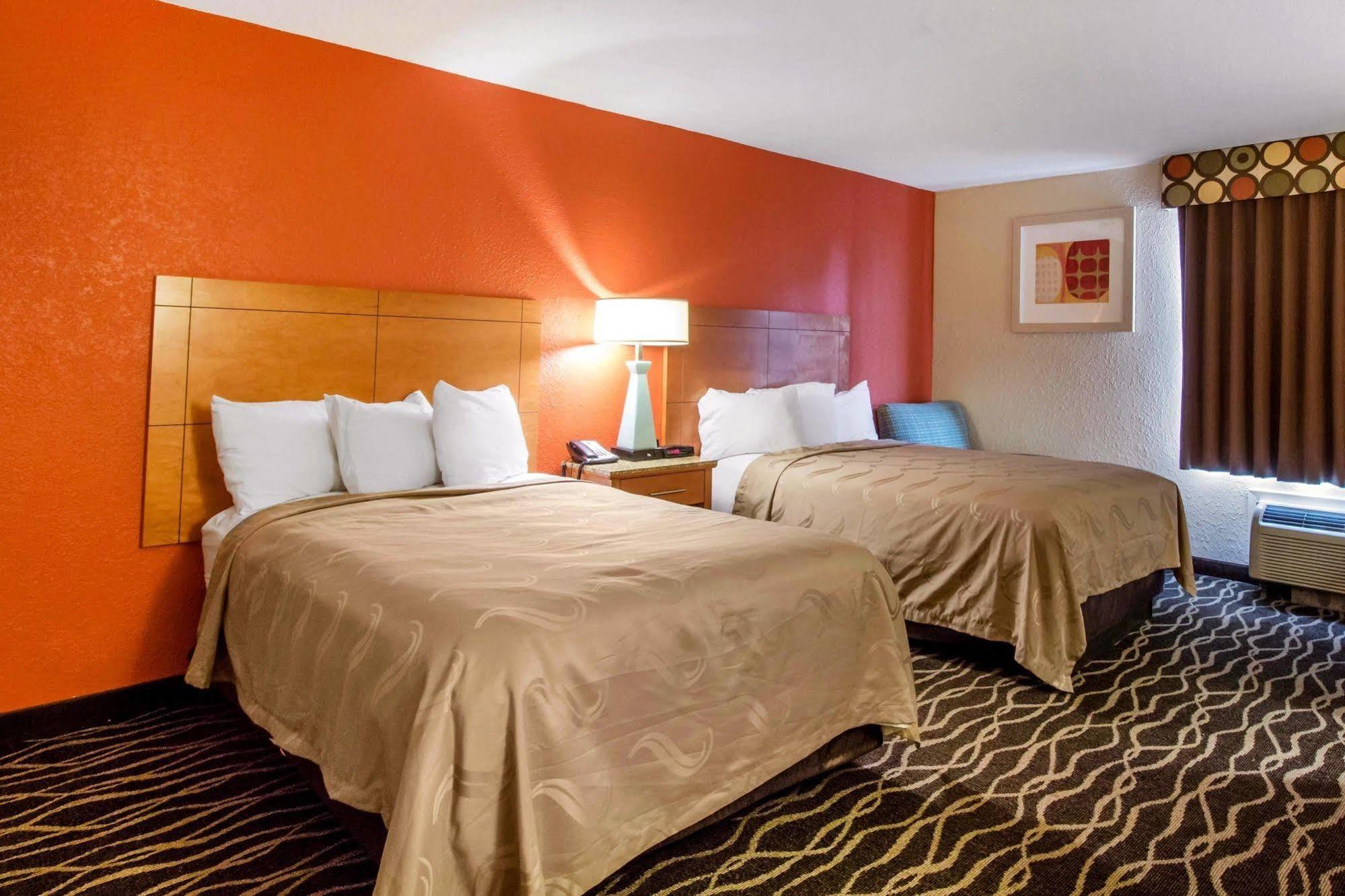 Quality Inn & Suites I-35 Near Frost Bank Center San Antonio Buitenkant foto