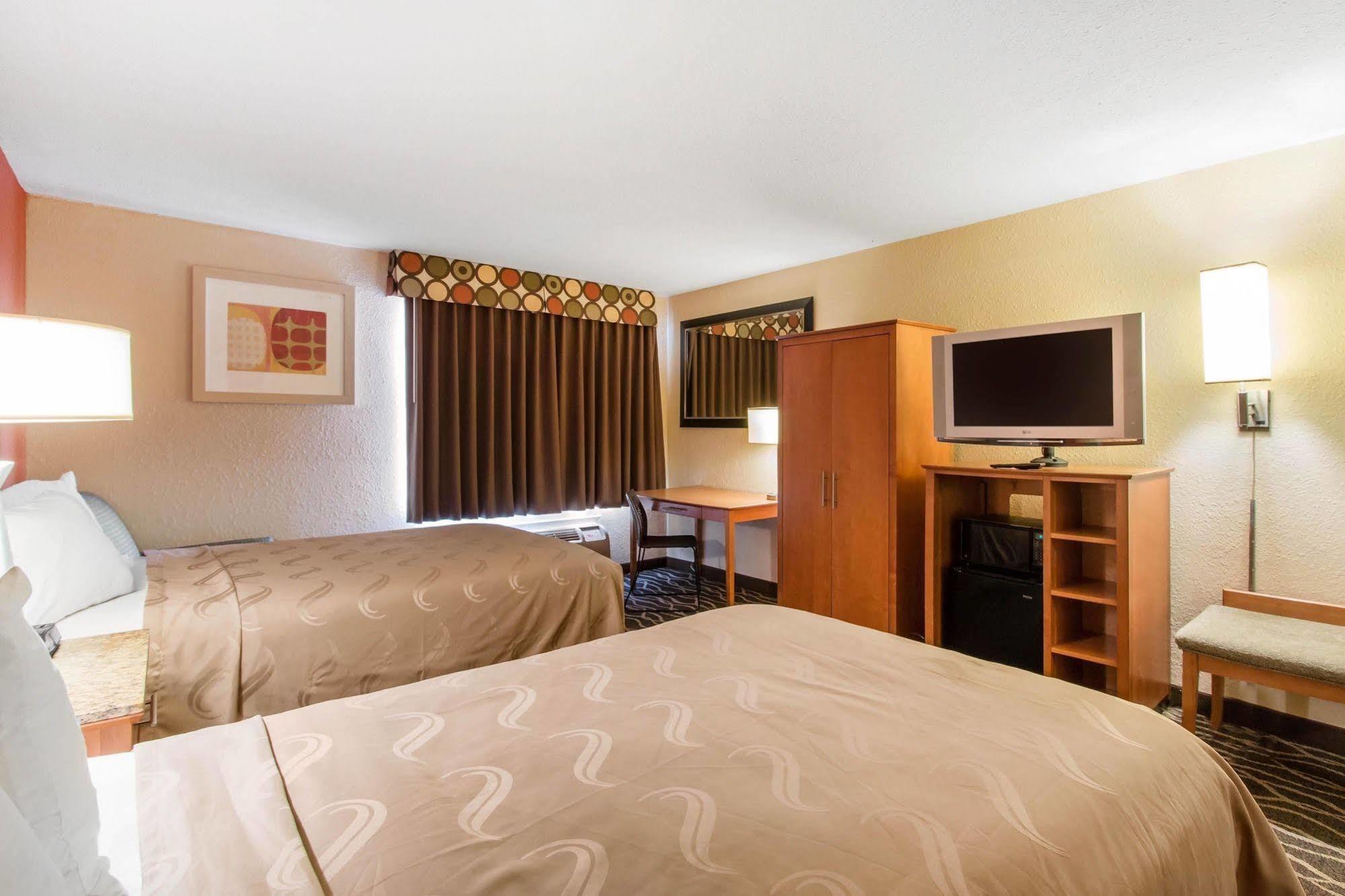 Quality Inn & Suites I-35 Near Frost Bank Center San Antonio Buitenkant foto