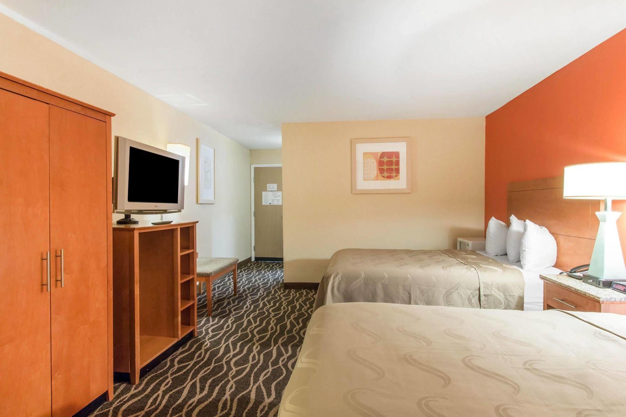 Quality Inn & Suites I-35 Near Frost Bank Center San Antonio Buitenkant foto